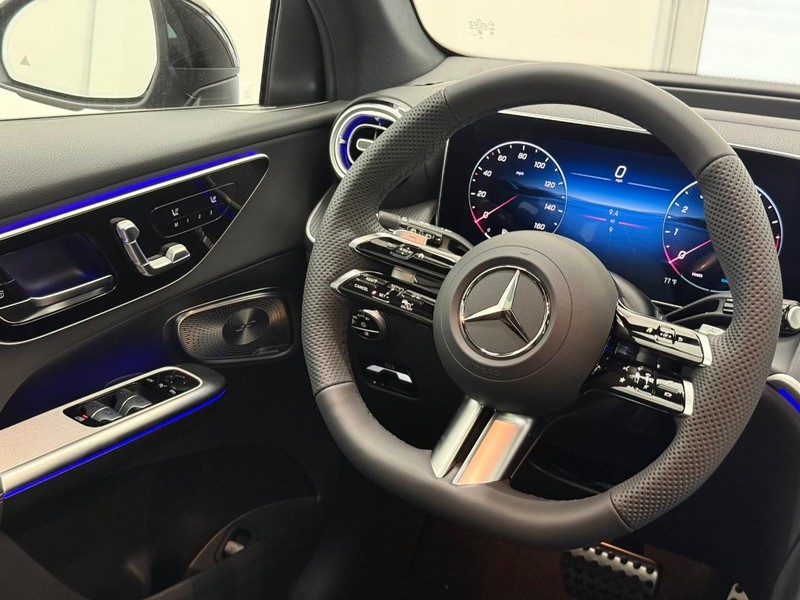 Mercedes-Benz GLC Vehicle Image 8