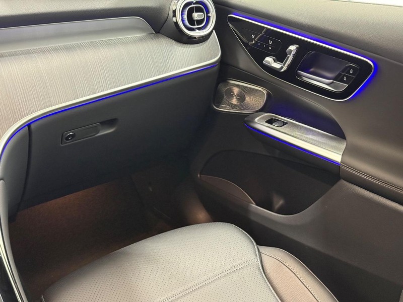 Mercedes-Benz GLC Vehicle Image 9