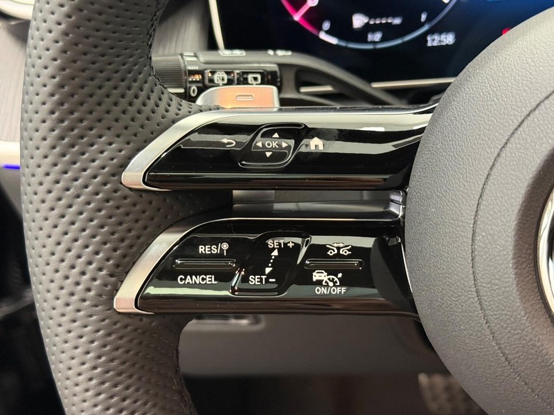 Mercedes-Benz GLC Vehicle Image 11
