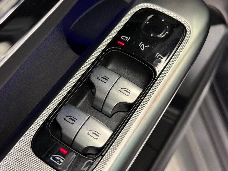 Mercedes-Benz GLC Vehicle Image 16