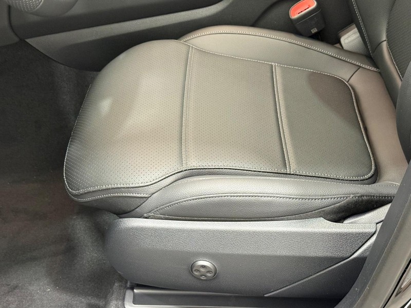 Mercedes-Benz GLC Vehicle Image 17