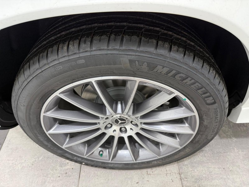 Mercedes-Benz GLE Vehicle Image 2