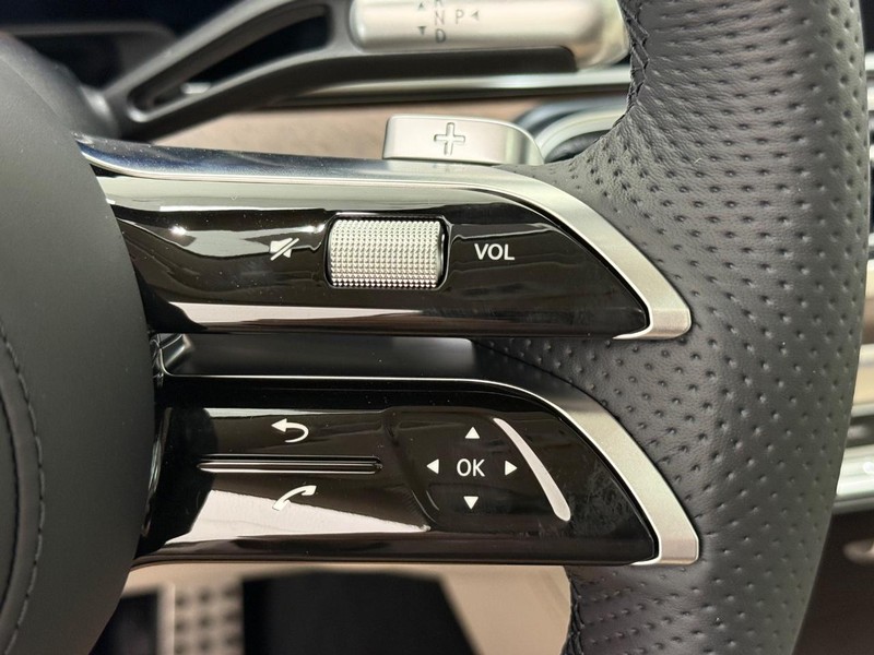 Mercedes-Benz GLE Vehicle Image 12