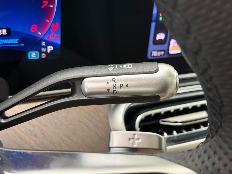 Mercedes-Benz GLE Vehicle Image 13