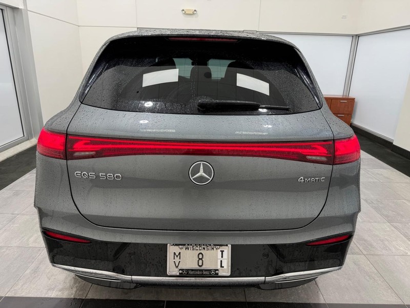 Mercedes-Benz EQS Vehicle Full-screen Gallery Image 03