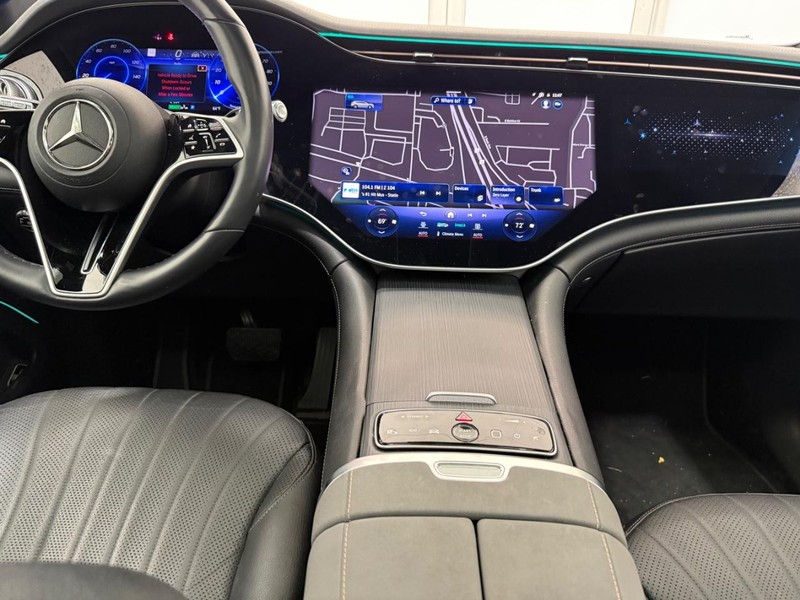 Mercedes-Benz EQS Vehicle Full-screen Gallery Image 09