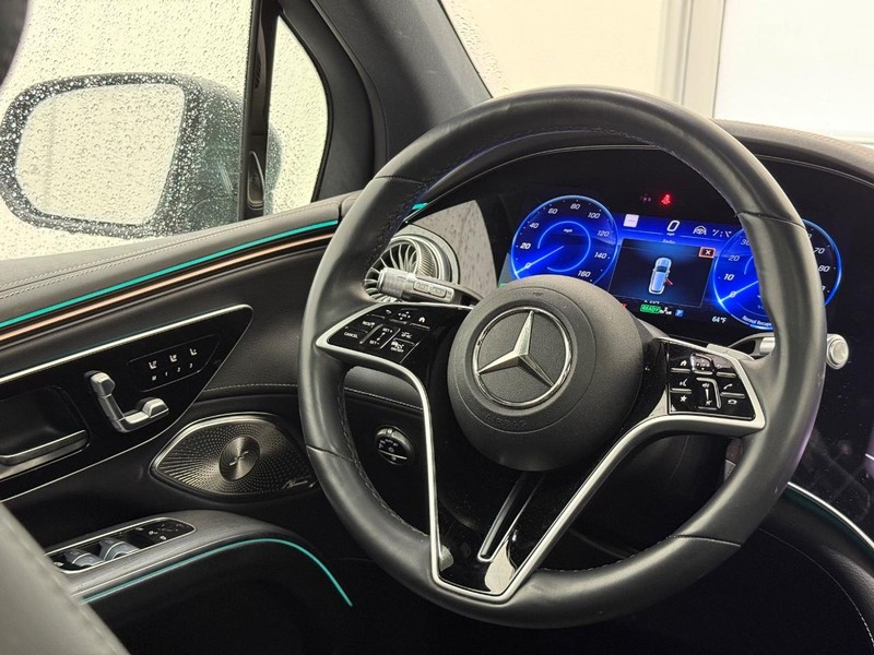 Mercedes-Benz EQS Vehicle Full-screen Gallery Image 11