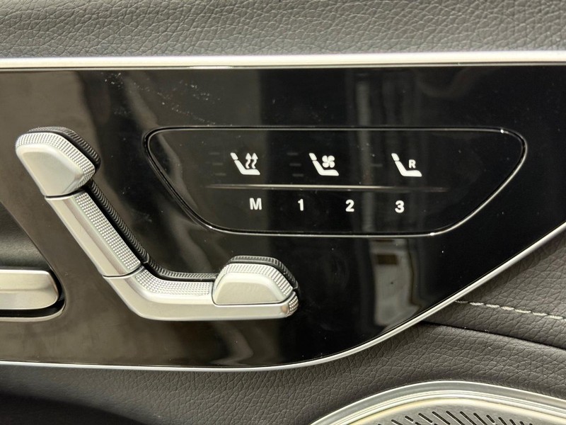Mercedes-Benz EQS Vehicle Full-screen Gallery Image 13