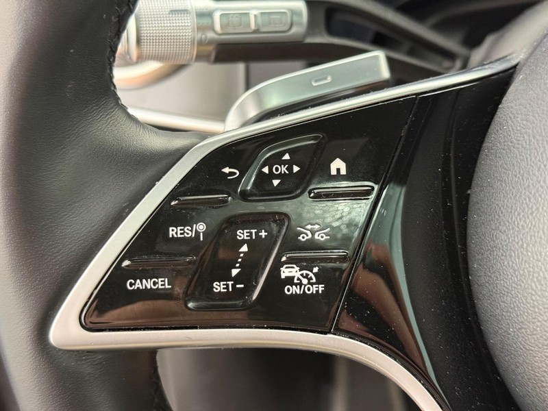 Mercedes-Benz EQS Vehicle Full-screen Gallery Image 14