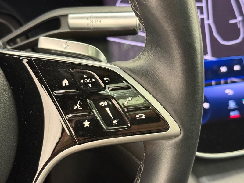 Mercedes-Benz EQS Vehicle Full-screen Gallery Image 15
