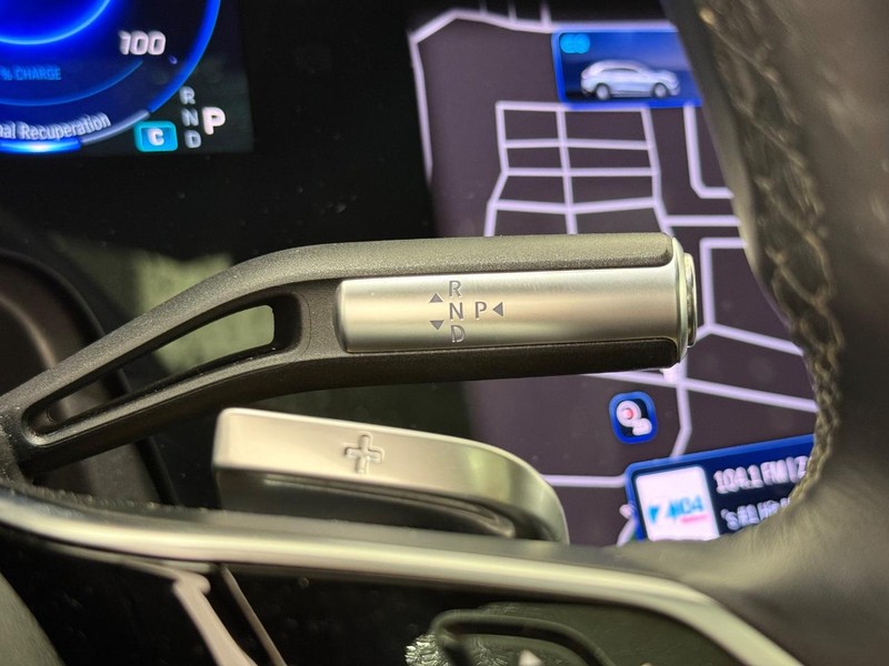 Mercedes-Benz EQS Vehicle Full-screen Gallery Image 16