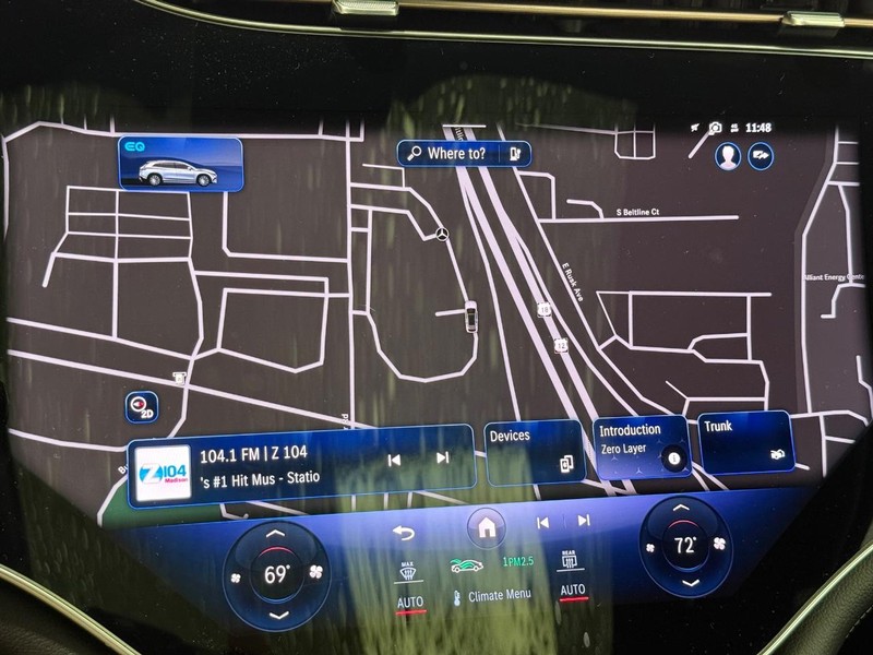 Mercedes-Benz EQS Vehicle Full-screen Gallery Image 17