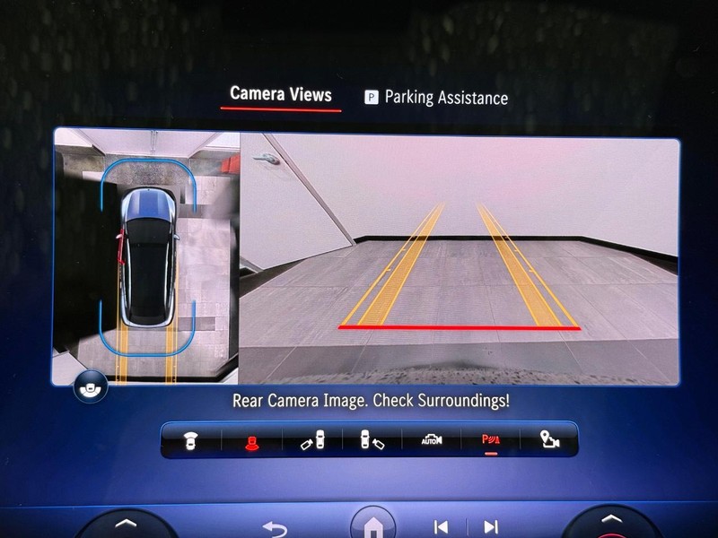 Mercedes-Benz EQS Vehicle Full-screen Gallery Image 18