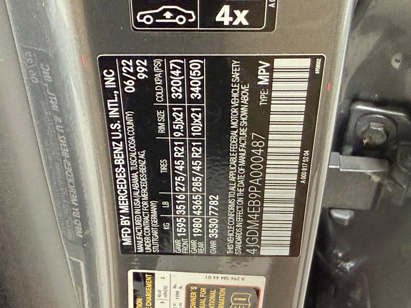 Mercedes-Benz EQS Vehicle Full-screen Gallery Image 22