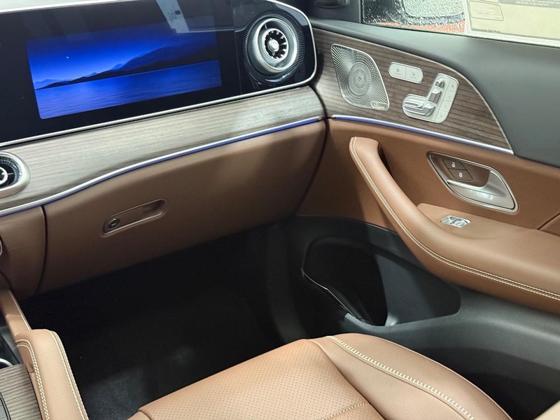 Mercedes-Benz GLE Vehicle Image 10