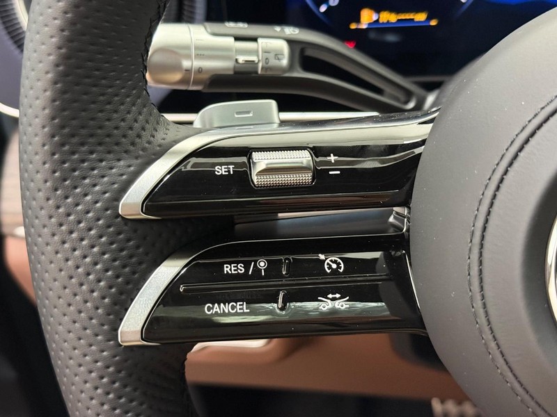 Mercedes-Benz GLE Vehicle Image 12