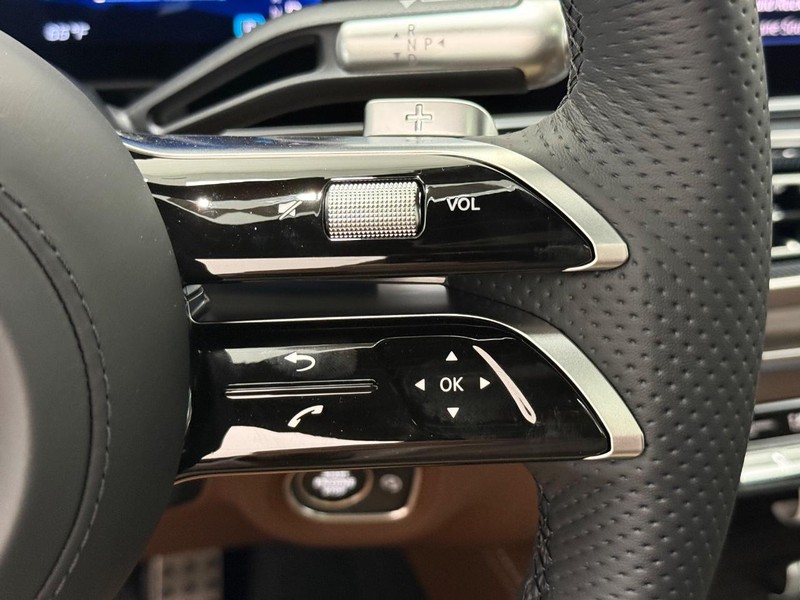 Mercedes-Benz GLE Vehicle Image 13
