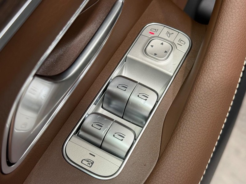 Mercedes-Benz GLE Vehicle Image 16