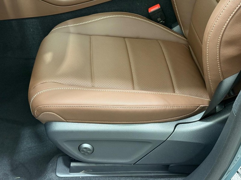 Mercedes-Benz GLE Vehicle Image 17