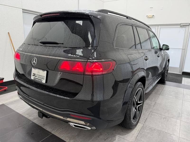 Mercedes-Benz GLS Vehicle Image 2