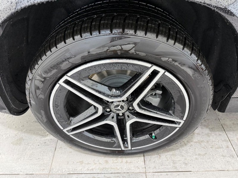 Mercedes-Benz GLS Vehicle Image 3