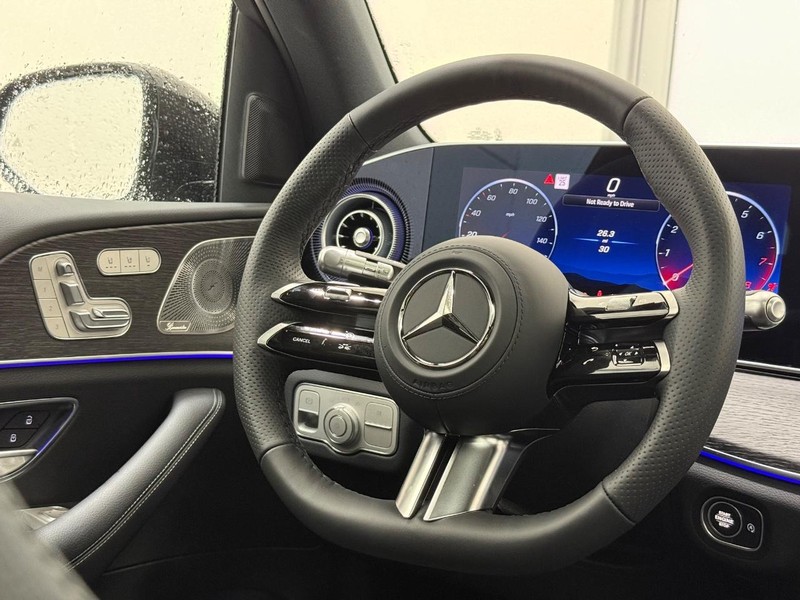 Mercedes-Benz GLS Vehicle Image 8