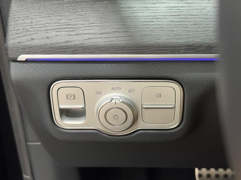 Mercedes-Benz GLS Vehicle Image 11