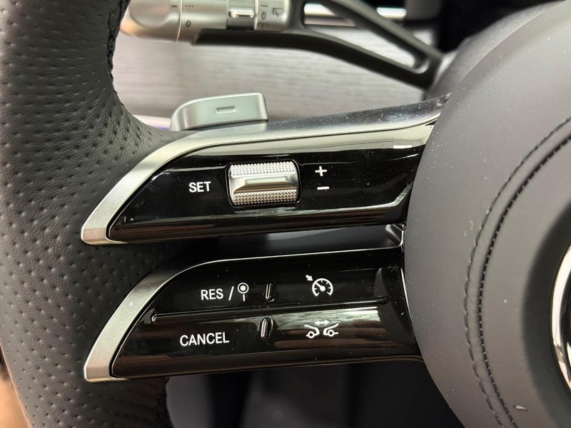 Mercedes-Benz GLS Vehicle Image 12