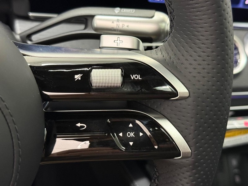 Mercedes-Benz GLS Vehicle Image 13