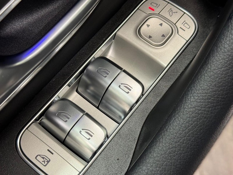 Mercedes-Benz GLS Vehicle Image 16