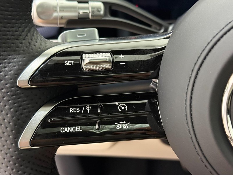 Mercedes-Benz GLE Vehicle Image 10
