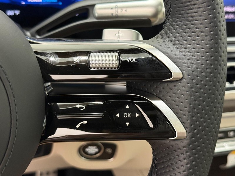 Mercedes-Benz GLE Vehicle Image 11