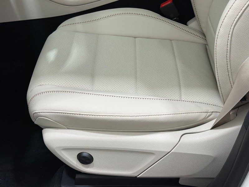 Mercedes-Benz GLE Vehicle Image 15