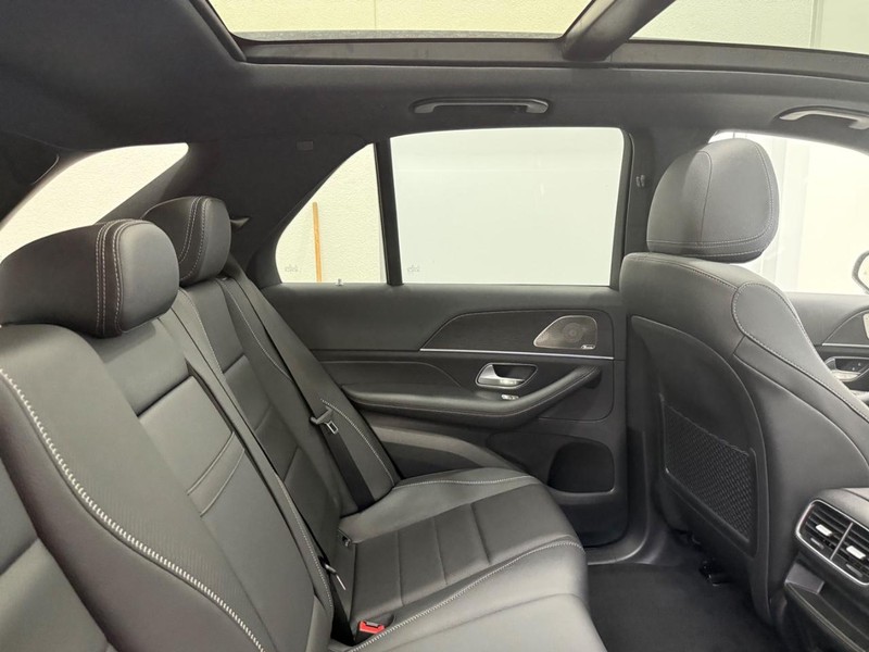 Mercedes-Benz GLE Vehicle Image 5