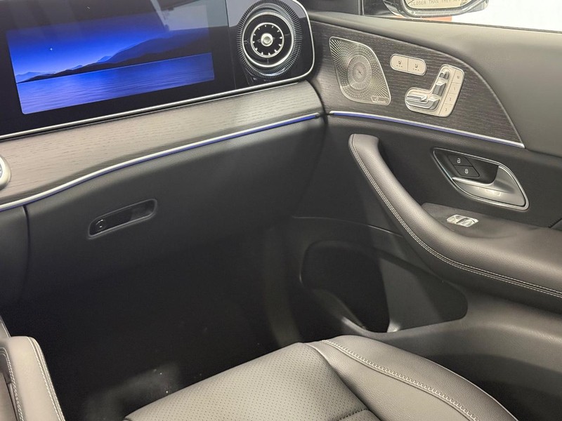 Mercedes-Benz GLE Vehicle Image 9