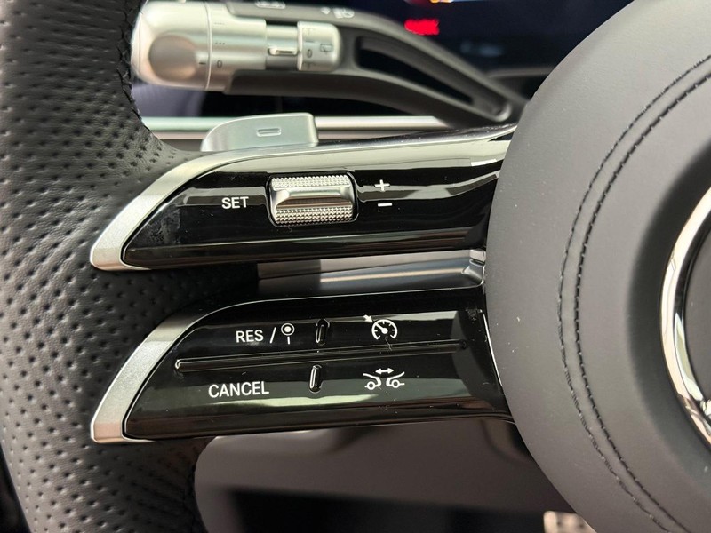 Mercedes-Benz GLE Vehicle Image 11