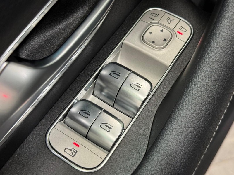 Mercedes-Benz GLE Vehicle Image 15