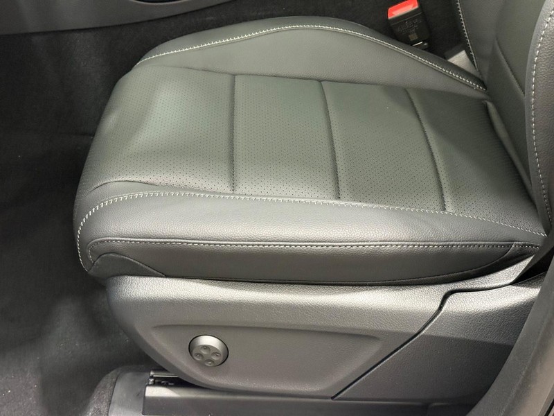Mercedes-Benz GLE Vehicle Image 16