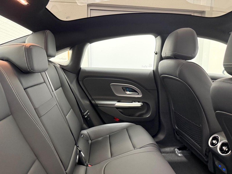 Mercedes-Benz CLA Vehicle Image 5