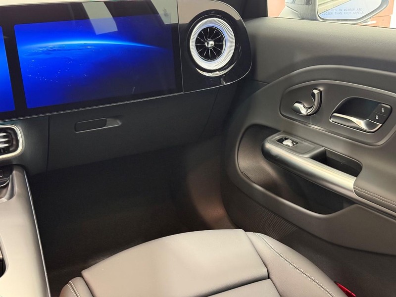 Mercedes-Benz CLA Vehicle Image 9