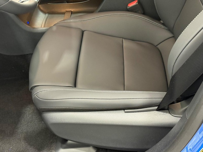 Mercedes-Benz CLA Vehicle Image 17
