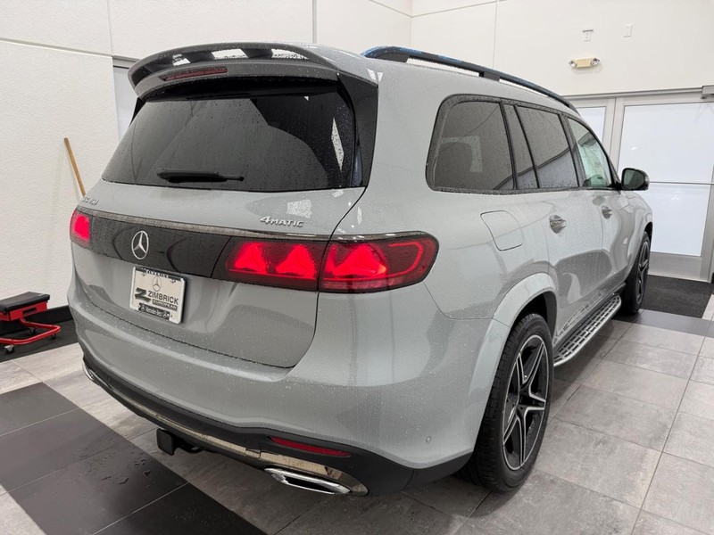 Mercedes-Benz GLS Vehicle Image 2