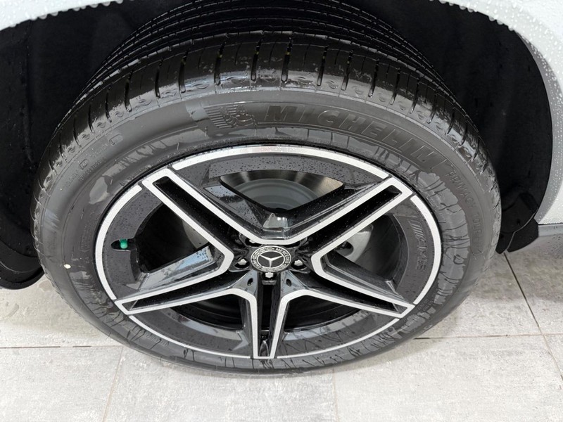 Mercedes-Benz GLS Vehicle Image 3