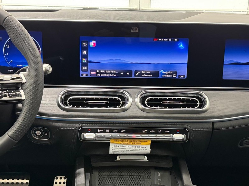 Mercedes-Benz GLS Vehicle Image 9