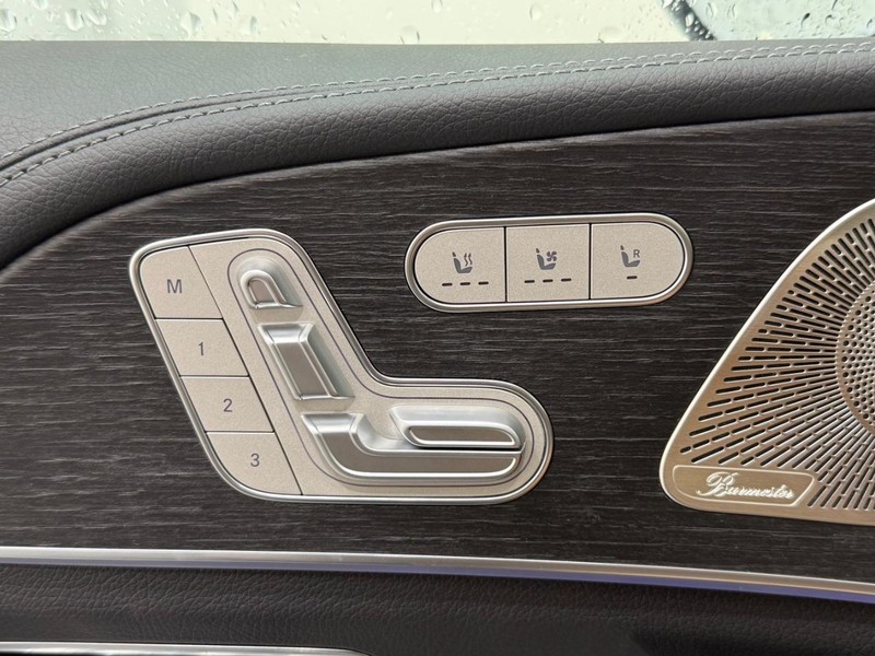 Mercedes-Benz GLS Vehicle Image 12