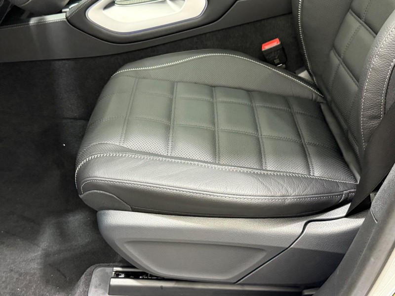 Mercedes-Benz GLS Vehicle Image 18