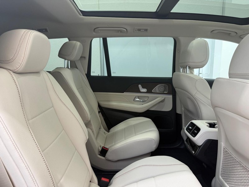 Mercedes-Benz GLS Vehicle Image 5