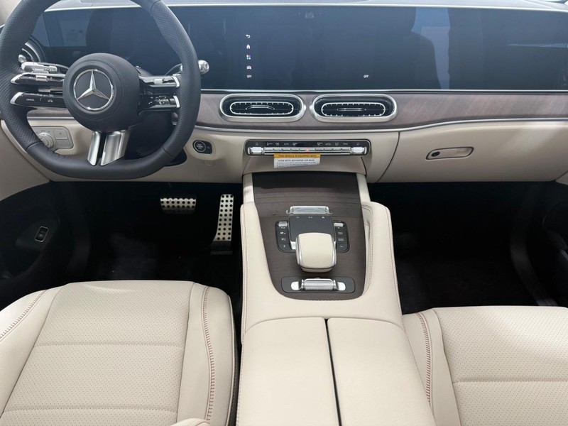 Mercedes-Benz GLS Vehicle Image 6