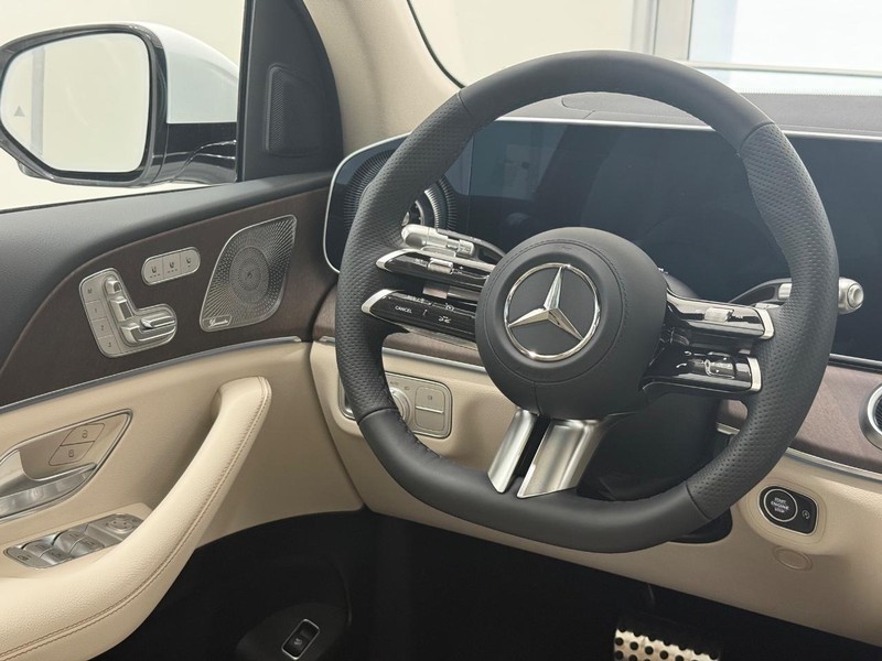 Mercedes-Benz GLS Vehicle Image 8