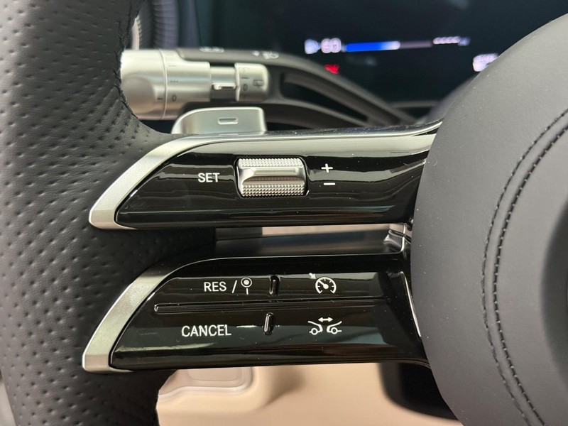 Mercedes-Benz GLS Vehicle Image 12